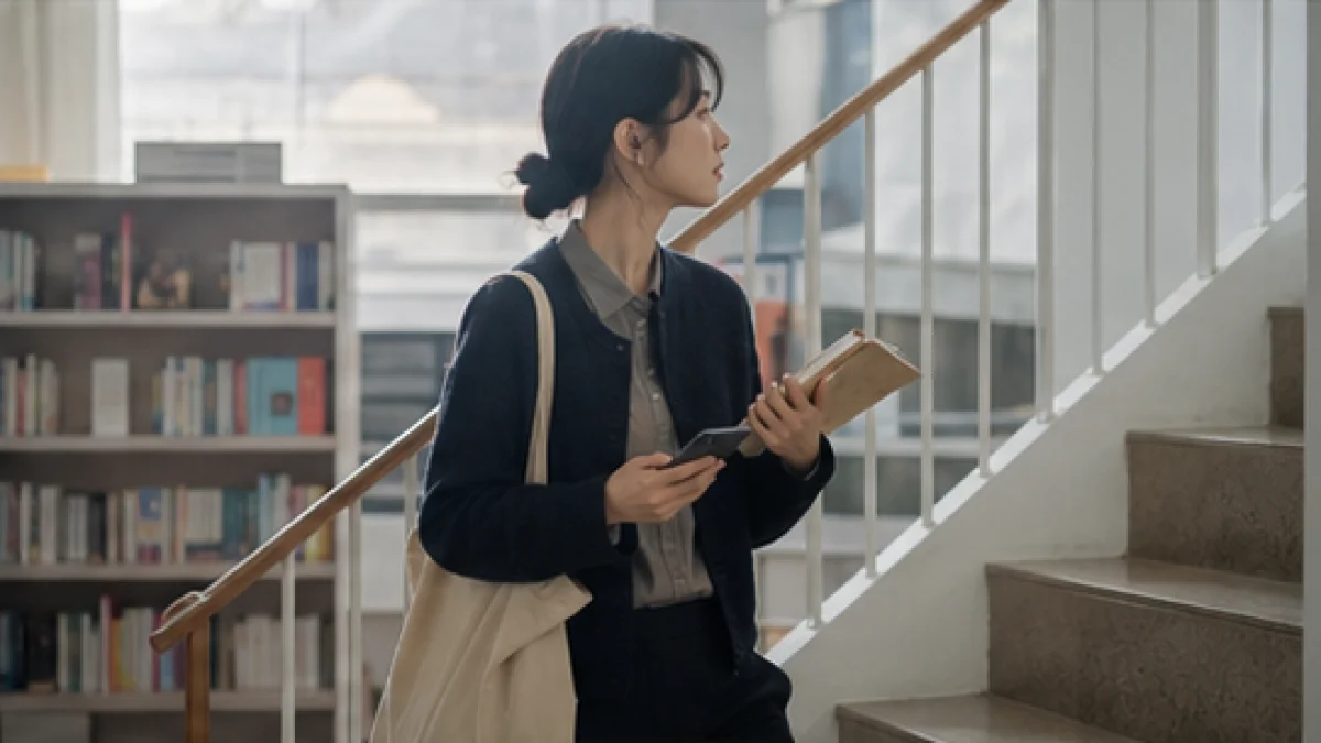 내가 먼저 연락하면 매달리는 것처럼 보일까 걱정될 때 관련 이미지