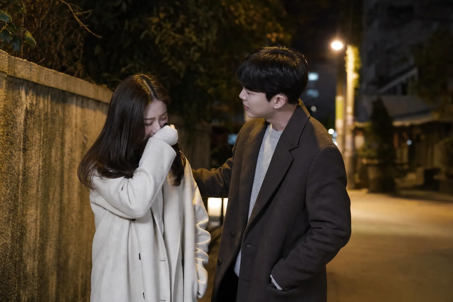 잘 지내던 날 갑자기 오래된 서운함이 터질 때 관련 이미지